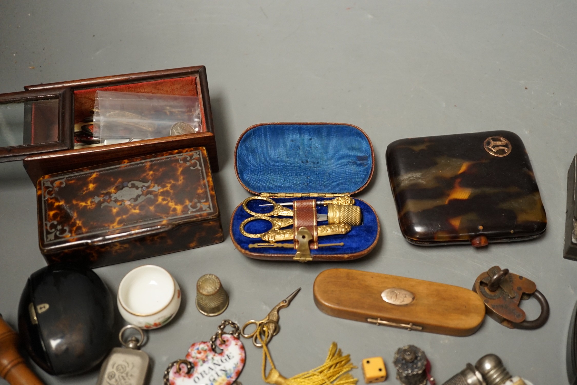 A quantity of various collectables to include a Victorian cased gilt metal etui a 9ct gold mounted boxwood toothpick case, various snuff boxes, miniature penknives, enamelled decanter labels etc.